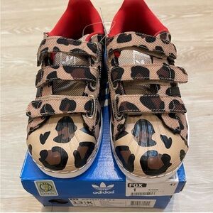 Adidas cheetah kids shoe